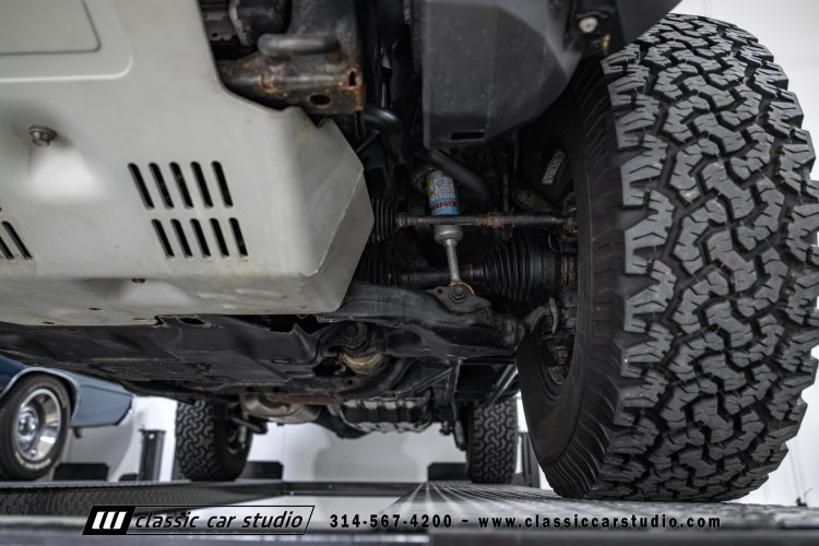 2014_Toyota_FJ_Cruiser_2284-140