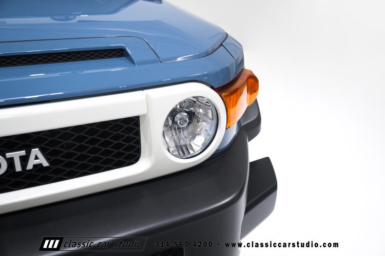 2014_Toyota_FJ_Cruiser_2284-16