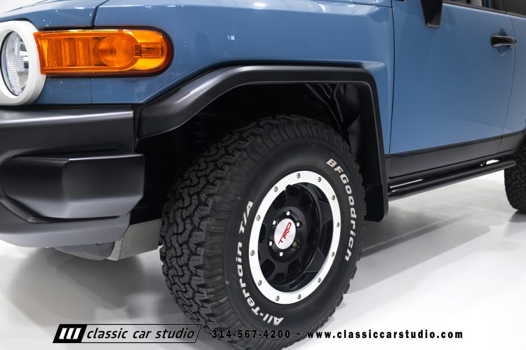 2014_Toyota_FJ_Cruiser_2284-17