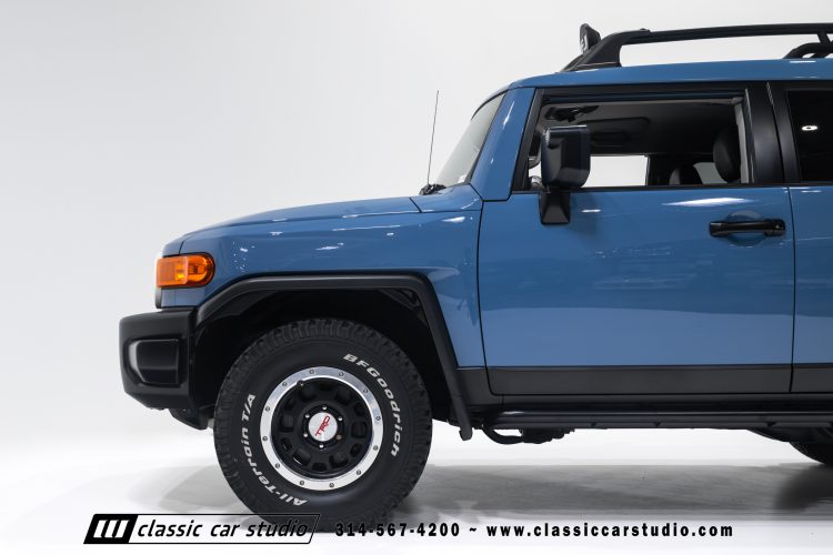 2014_Toyota_FJ_Cruiser_2284-18