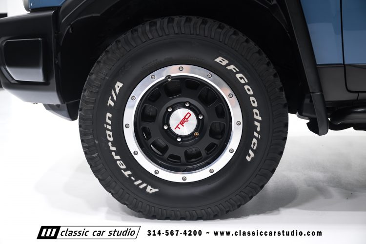 2014_Toyota_FJ_Cruiser_2284-19