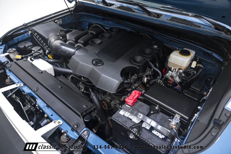 2014_Toyota_FJ_Cruiser_2284-2