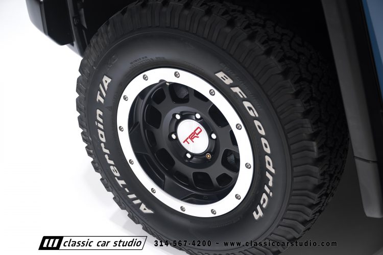 2014_Toyota_FJ_Cruiser_2284-20