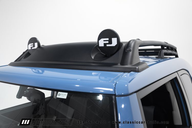 2014_Toyota_FJ_Cruiser_2284-23