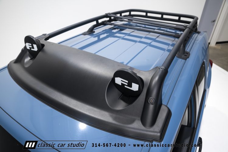2014_Toyota_FJ_Cruiser_2284-24