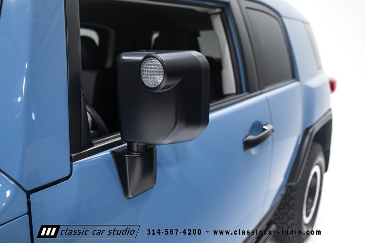 2014_Toyota_FJ_Cruiser_2284-25