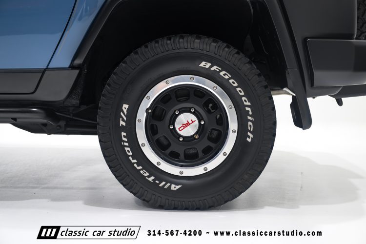 2014_Toyota_FJ_Cruiser_2284-37