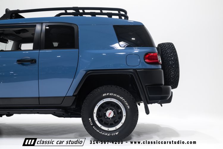 2014_Toyota_FJ_Cruiser_2284-38