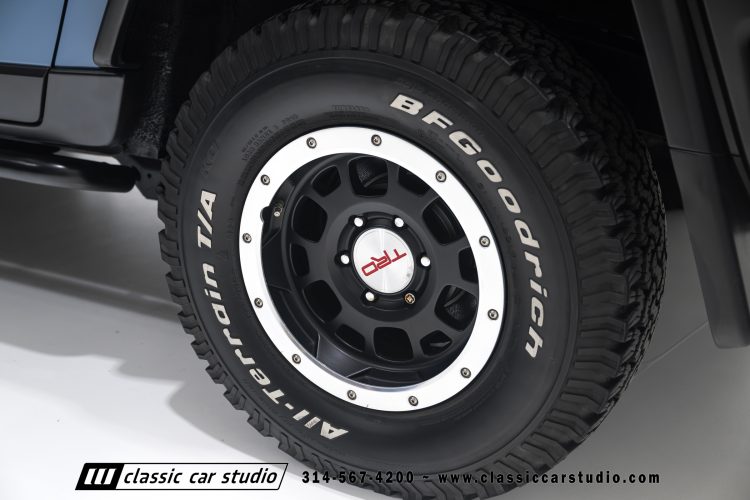 2014_Toyota_FJ_Cruiser_2284-39