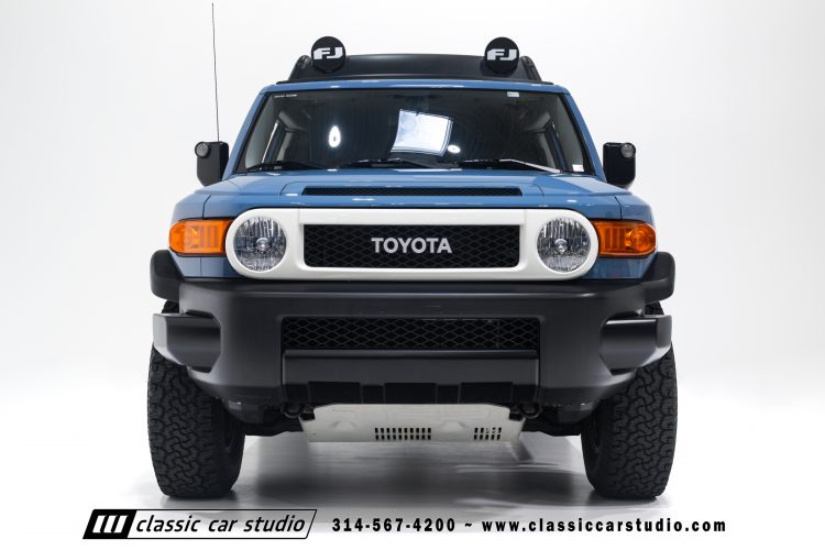 2014_Toyota_FJ_Cruiser_2284-4