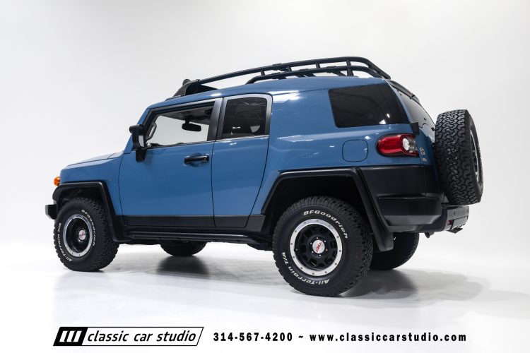 2014_Toyota_FJ_Cruiser_2284-40