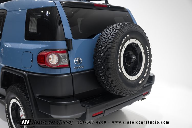 2014_Toyota_FJ_Cruiser_2284-41