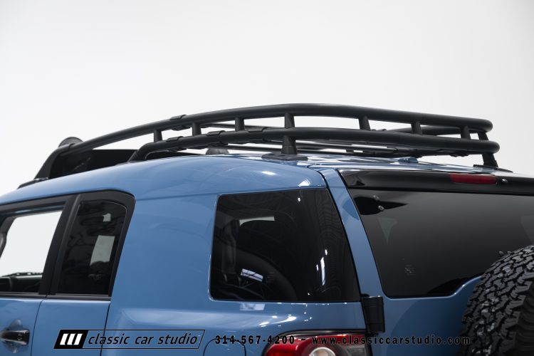 2014_Toyota_FJ_Cruiser_2284-44