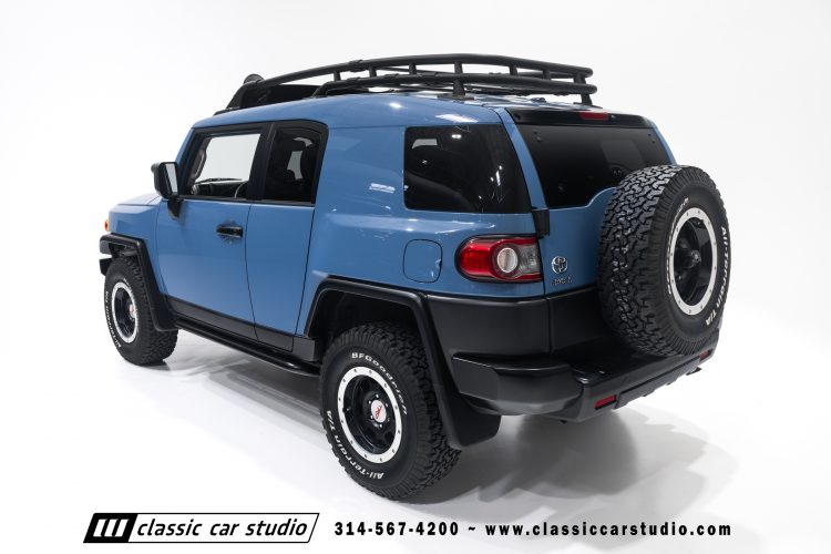 2014_Toyota_FJ_Cruiser_2284-46