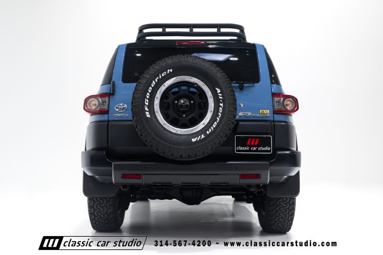 2014_Toyota_FJ_Cruiser_2284-49