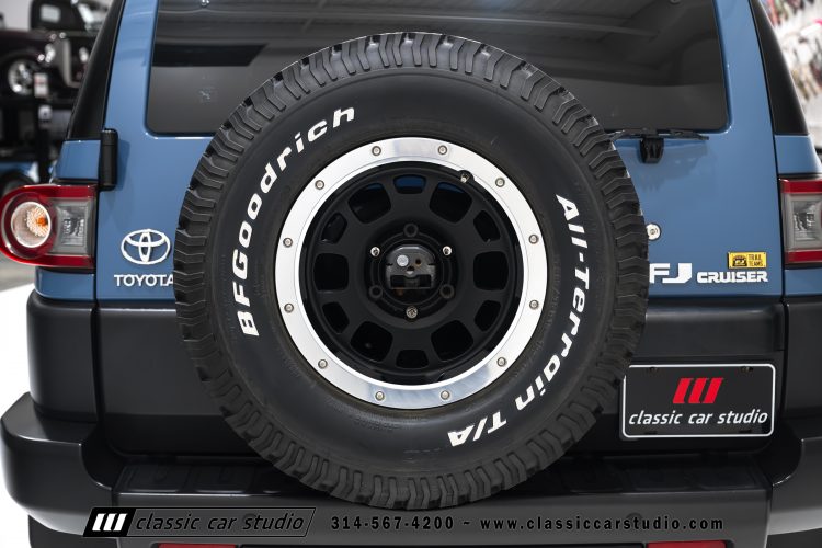 2014_Toyota_FJ_Cruiser_2284-52