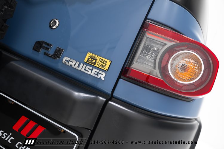 2014_Toyota_FJ_Cruiser_2284-55