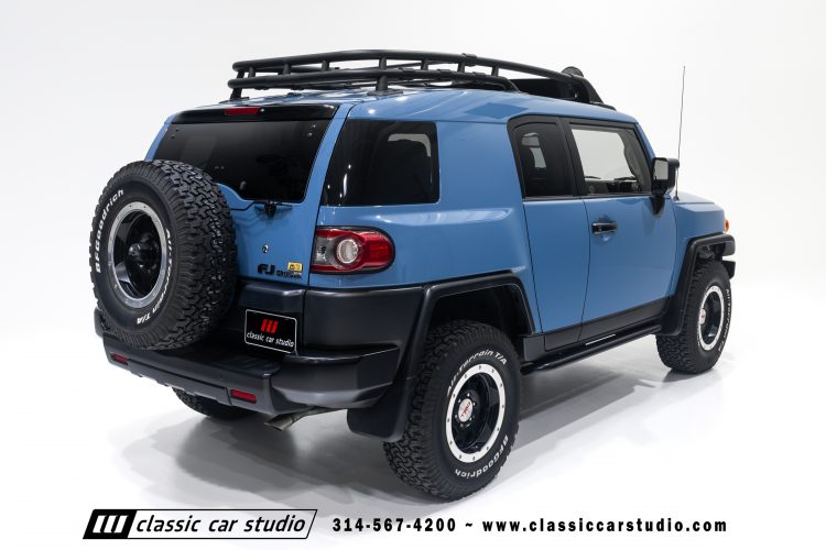 2014_Toyota_FJ_Cruiser_2284-56