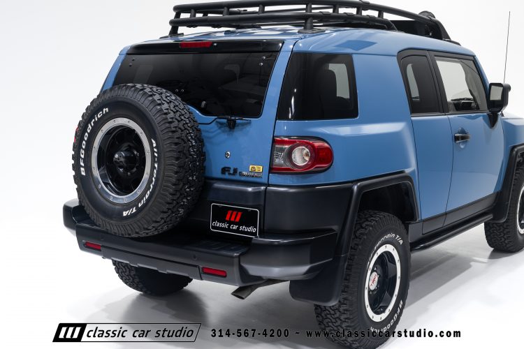 2014_Toyota_FJ_Cruiser_2284-57