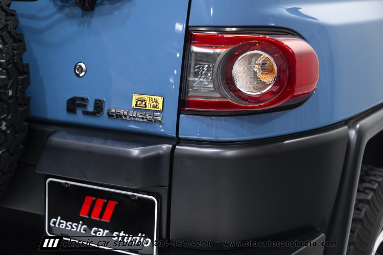 2014_Toyota_FJ_Cruiser_2284-58