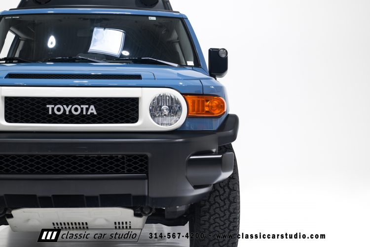 2014_Toyota_FJ_Cruiser_2284-6