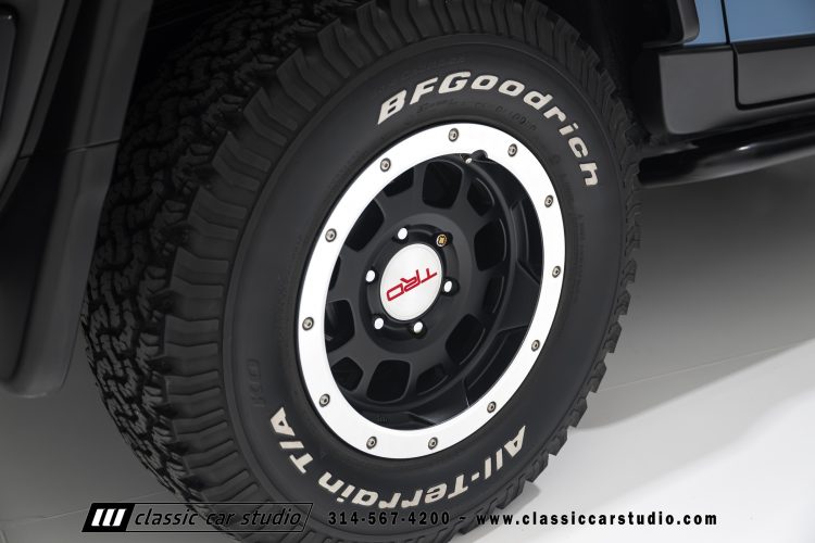 2014_Toyota_FJ_Cruiser_2284-61