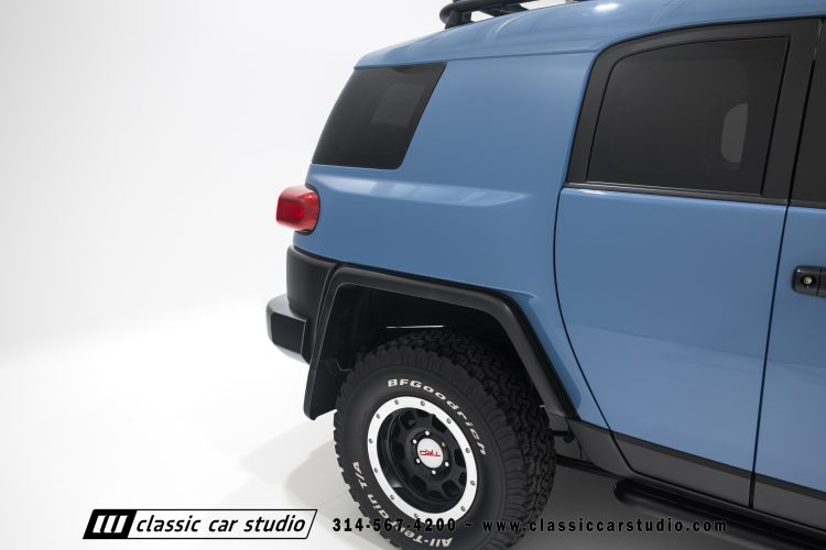 2014_Toyota_FJ_Cruiser_2284-65