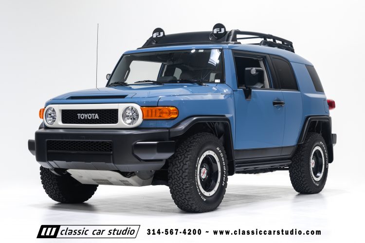 2014_Toyota_FJ_Cruiser_2284-7