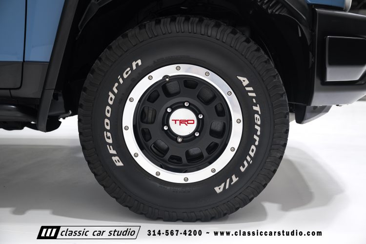 2014_Toyota_FJ_Cruiser_2284-72