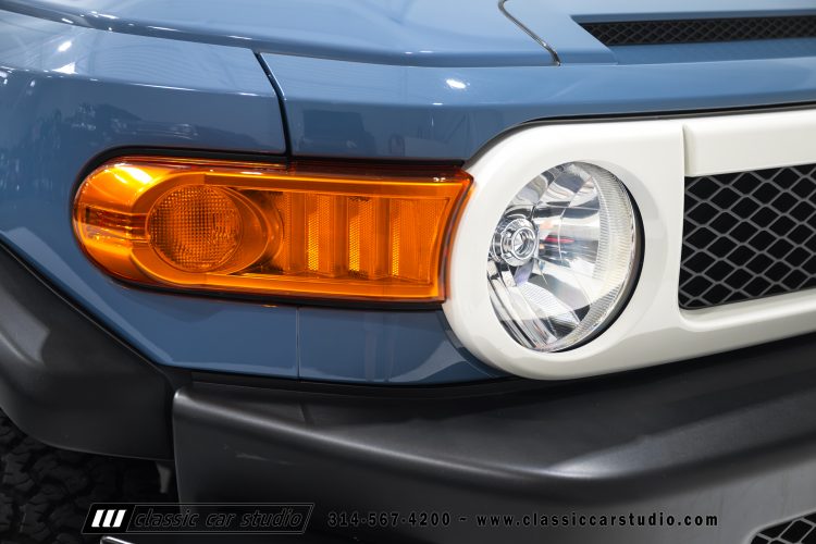 2014_Toyota_FJ_Cruiser_2284-78