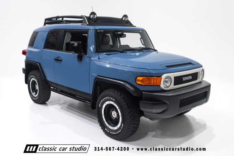 2014_Toyota_FJ_Cruiser_2284-79