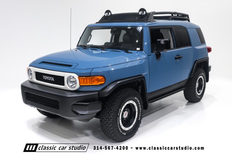 2014_Toyota_FJ_Cruiser_2284-9