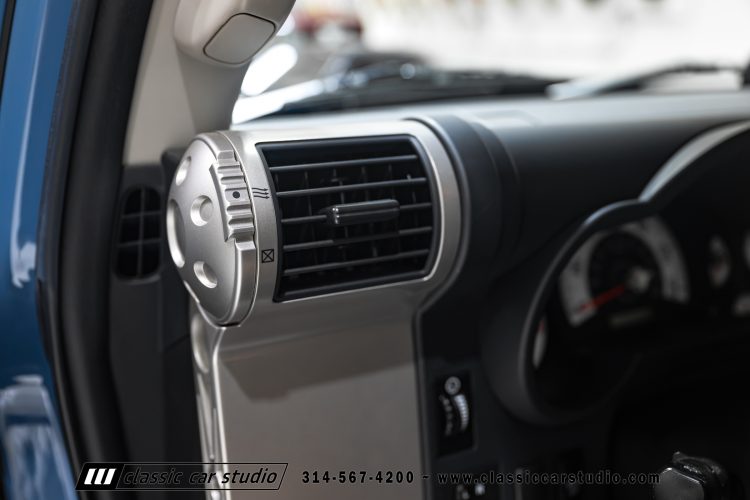 2014_Toyota_FJ_Cruiser_2284-93