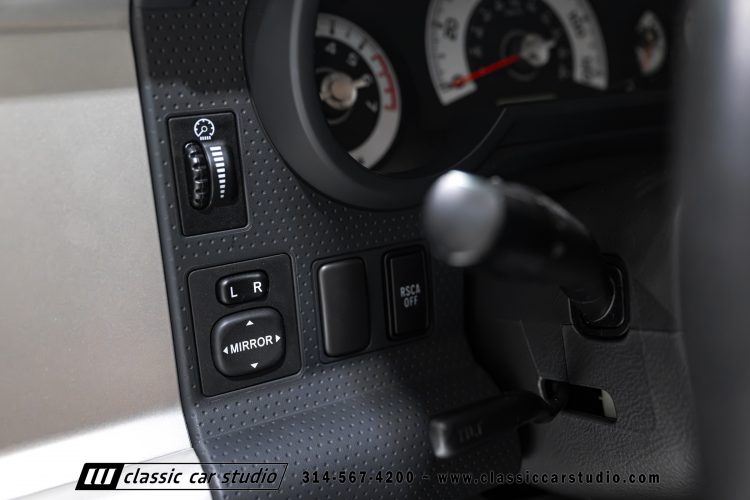 2014_Toyota_FJ_Cruiser_2284-94