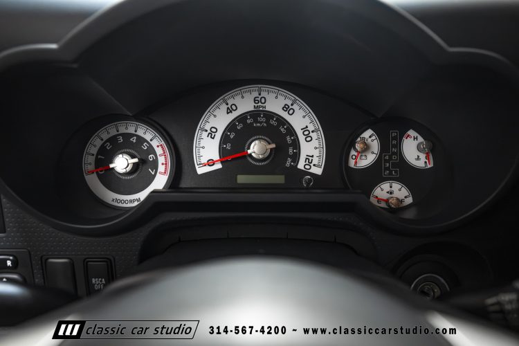 2014_Toyota_FJ_Cruiser_2284-98