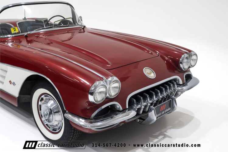 60_Chevrolet_Corvette_2289-101