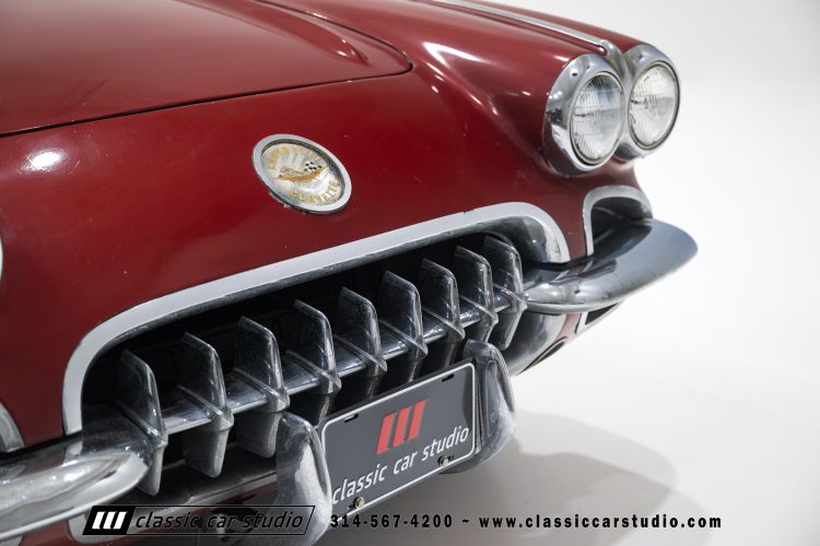 60_Chevrolet_Corvette_2289-102