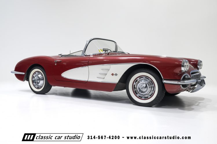 60_Chevrolet_Corvette_2289-104