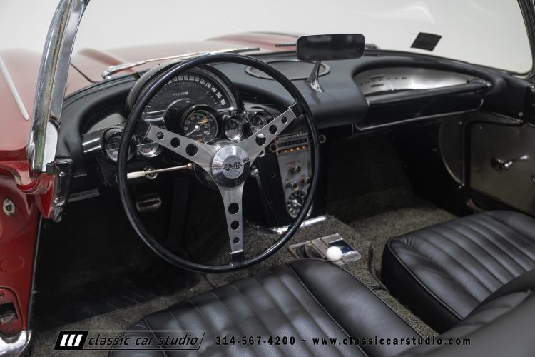 60_Chevrolet_Corvette_2289-106