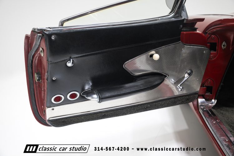 60_Chevrolet_Corvette_2289-107