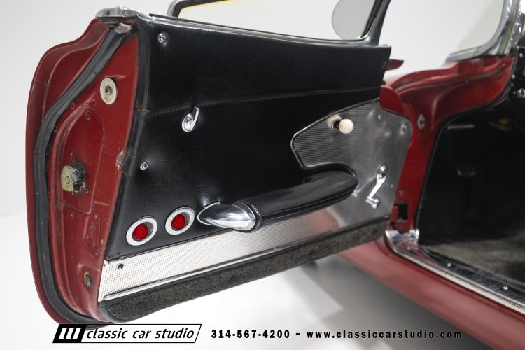 60_Chevrolet_Corvette_2289-108