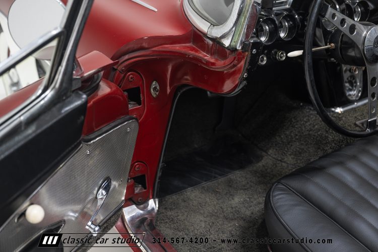 60_Chevrolet_Corvette_2289-111