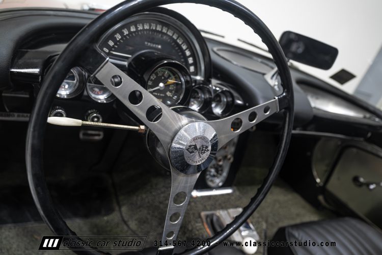 60_Chevrolet_Corvette_2289-113