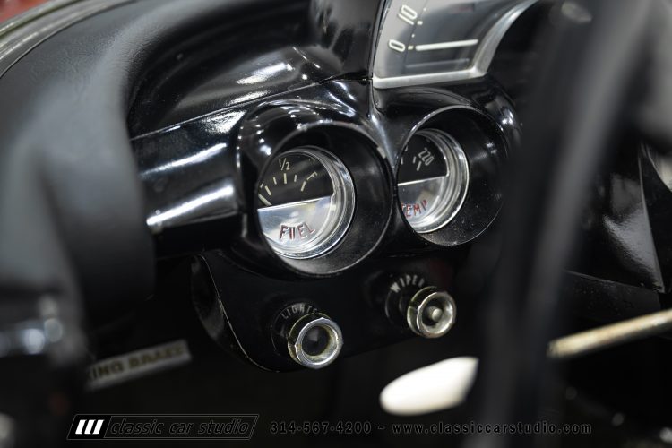 60_Chevrolet_Corvette_2289-114