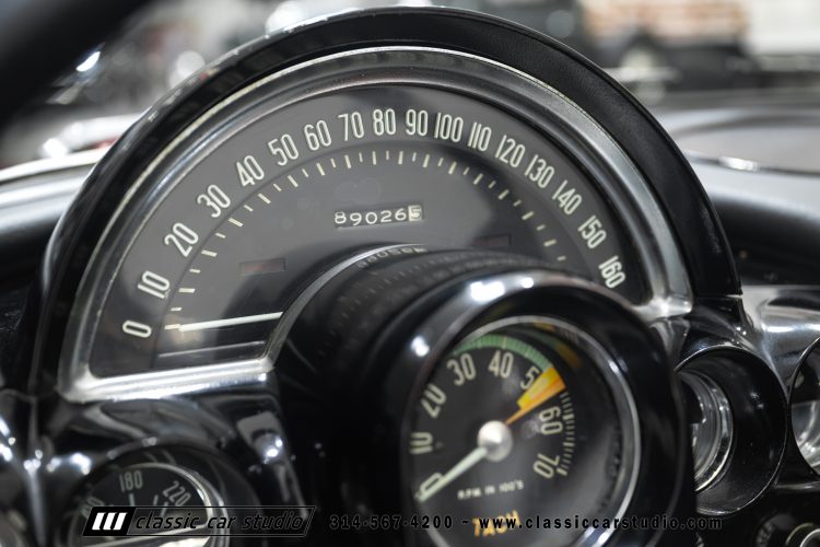 60_Chevrolet_Corvette_2289-116