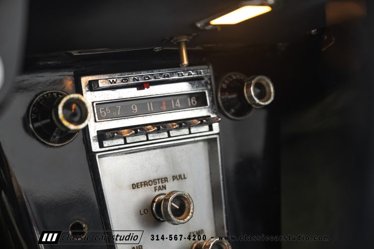 60_Chevrolet_Corvette_2289-121