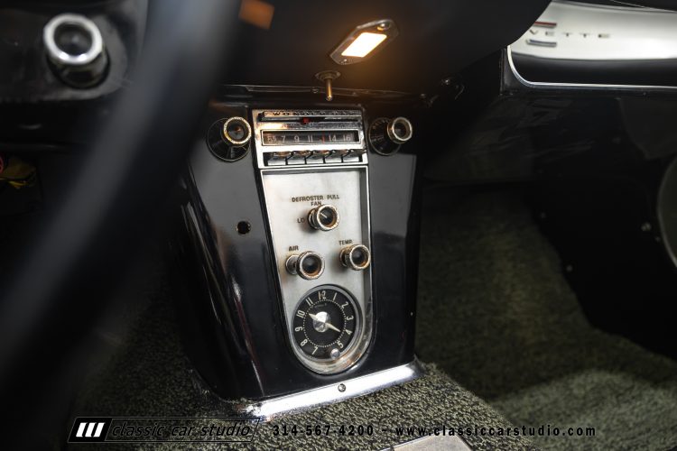 60_Chevrolet_Corvette_2289-125