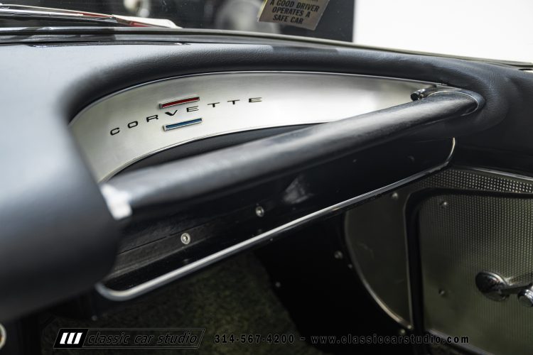60_Chevrolet_Corvette_2289-126