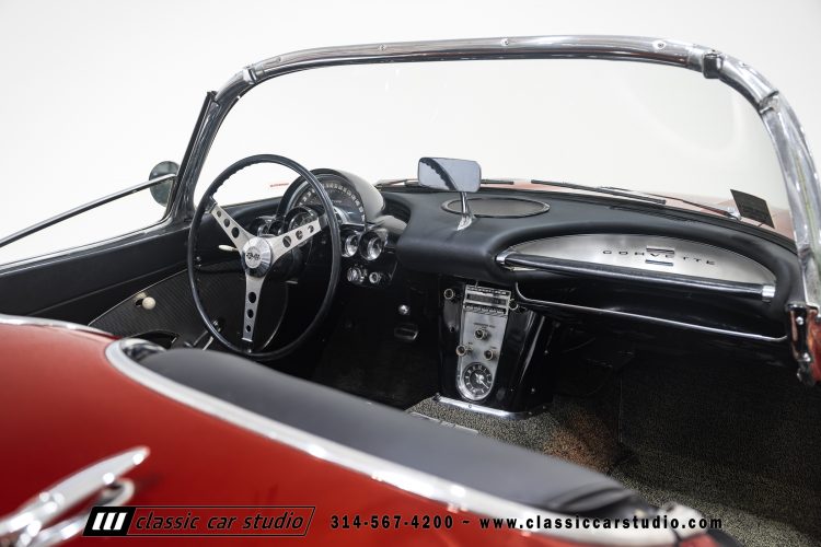 60_Chevrolet_Corvette_2289-134