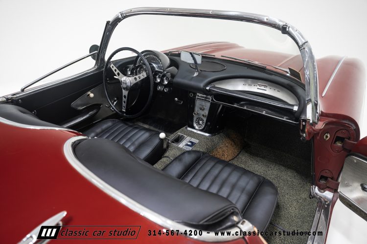 60_Chevrolet_Corvette_2289-135